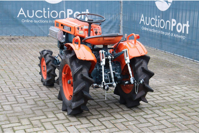 Kubota B7000 - Traktors: foto 4 Kubota B7000 - Traktors: foto 4