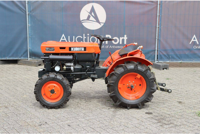 Kubota B7000 - Traktors: foto 2 Kubota B7000 - Traktors: foto 2
