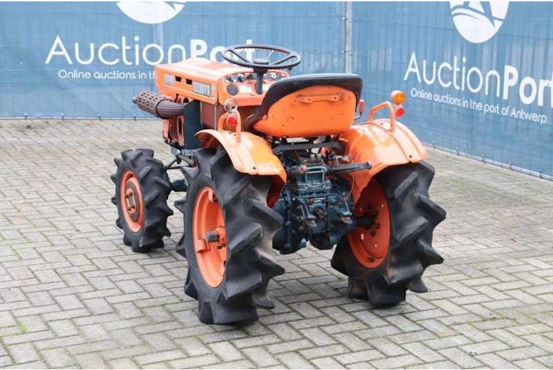 Kubota B7001 - Traktors: foto 4 Kubota B7001 - Traktors: foto 4
