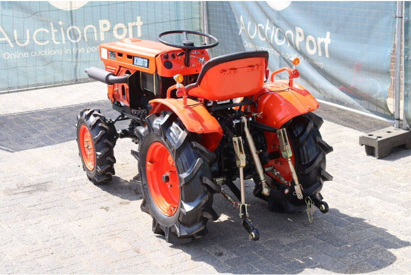 Kubota B7001 - Traktors: foto 4 Kubota B7001 - Traktors: foto 4