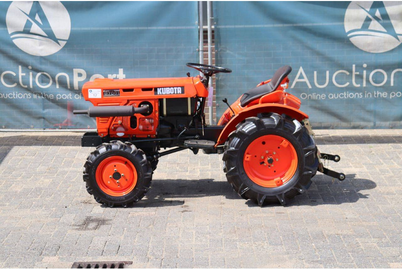 Kubota B7001 - Traktors: foto 2 Kubota B7001 - Traktors: foto 2