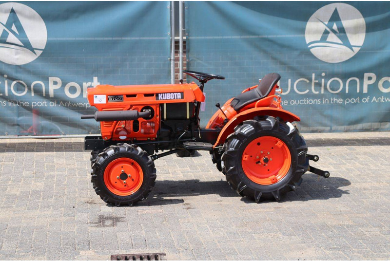 Kubota B7001 - Traktors: foto 1 Kubota B7001 - Traktors: foto 1