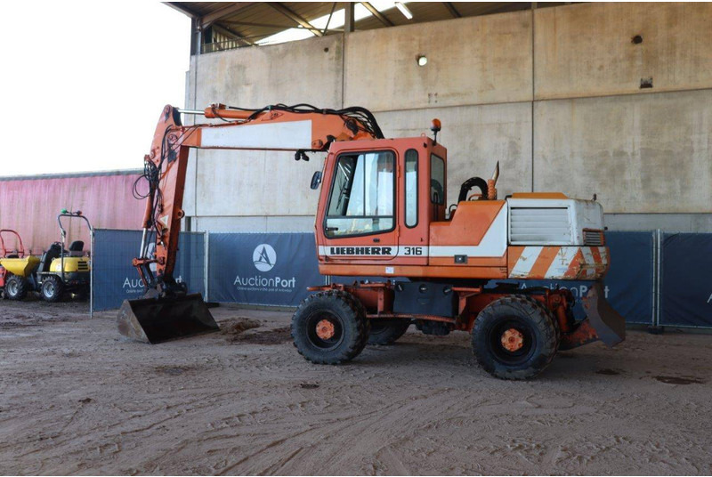 Liebherr A316 - Riteņu ekskavators: foto 3 Liebherr A316 - Riteņu ekskavators: foto 3