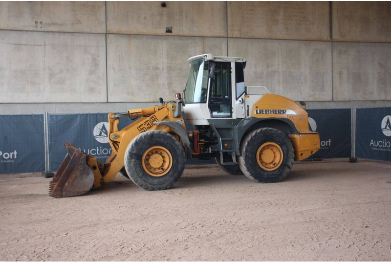 Liebherr L538 - Riteņu iekrāvējs: foto 1 Liebherr L538 - Riteņu iekrāvējs: foto 1