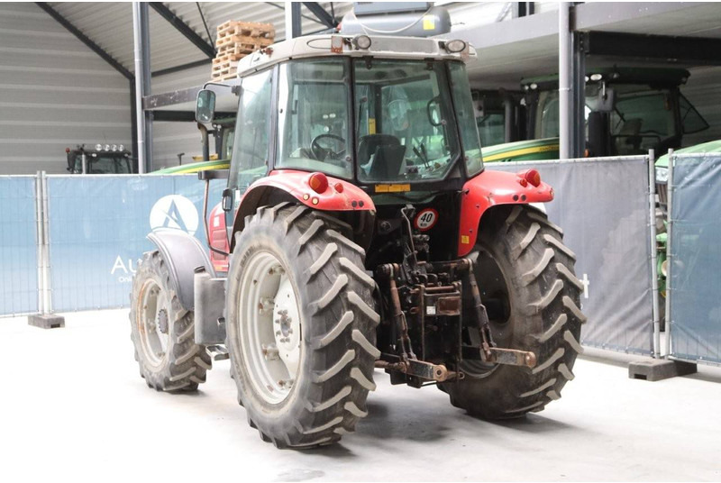Massey Ferguson MF5445/4WD - Traktors: foto 4 Massey Ferguson MF5445/4WD - Traktors: foto 4
