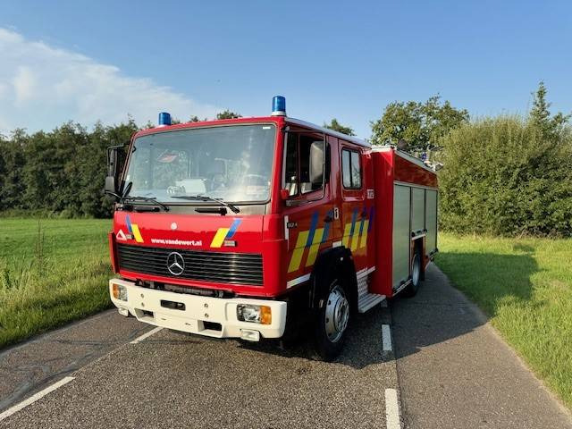 Mercedes-Benz 1124 - Ugunsdzēsēju mašīna: foto 1 Mercedes-Benz 1124 - Ugunsdzēsēju mašīna: foto 1