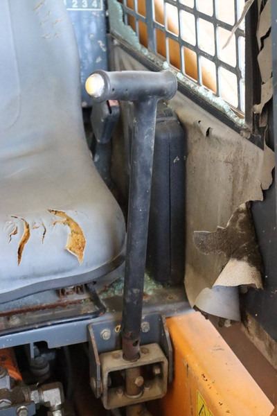 Riteņu iekrāvējs Mustang SL2012: foto 20