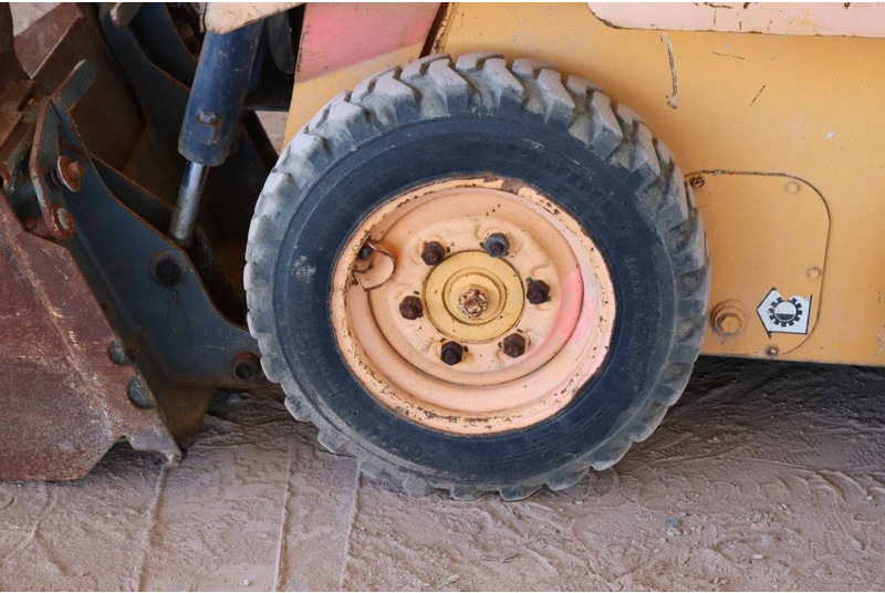 Riteņu iekrāvējs Mustang SL2012: foto 11