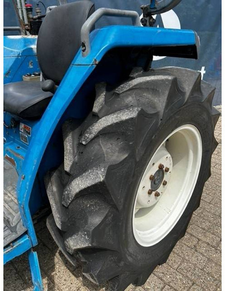 New Holland 2200 - Traktors: foto 4 New Holland 2200 - Traktors: foto 4