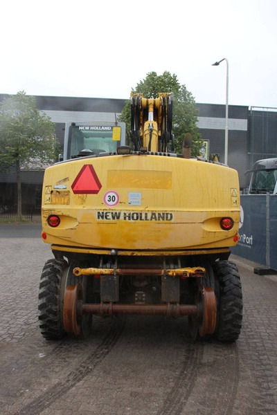 New Holland MH5 Plus - Riteņu ekskavators: foto 4 New Holland MH5 Plus - Riteņu ekskavators: foto 4