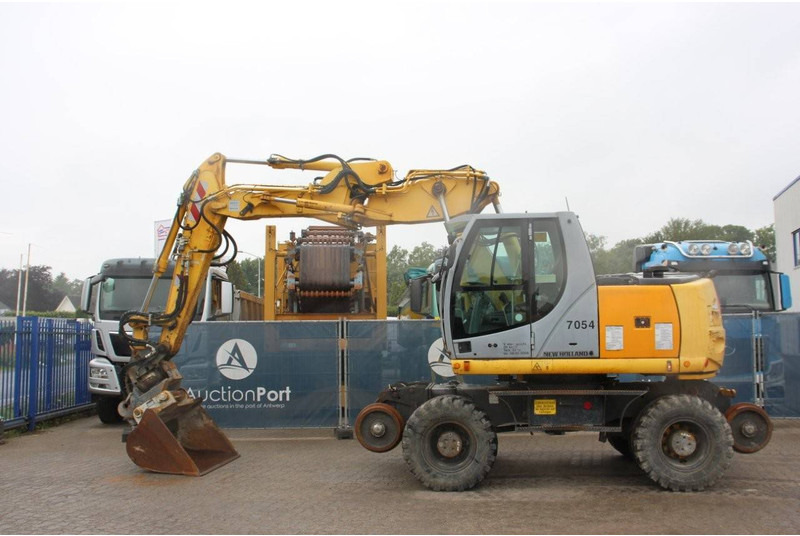 New Holland MH5 Plus - Riteņu ekskavators: foto 2 New Holland MH5 Plus - Riteņu ekskavators: foto 2