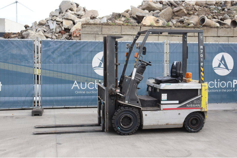 Nissan P1B2 - Elektroiekrāvējs: foto 1 Nissan P1B2 - Elektroiekrāvējs: foto 1