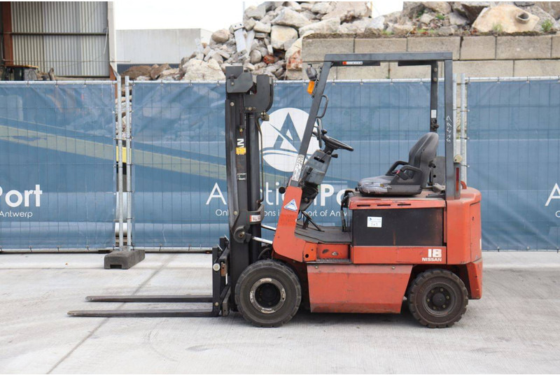 Nissan XP01 - Elektroiekrāvējs: foto 2 Nissan XP01 - Elektroiekrāvējs: foto 2