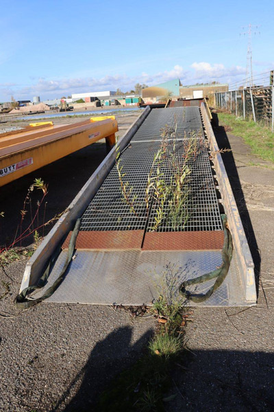 Onbekend - Puspiekabe noņemamā virsbūve/ Konteineru vedējs: foto 3 Onbekend - Puspiekabe noņemamā virsbūve/ Konteineru vedējs: foto 3