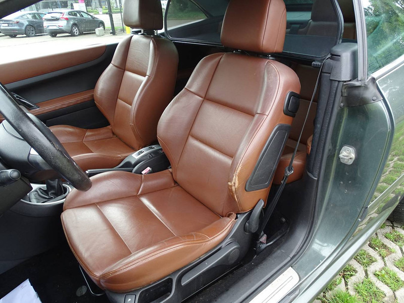 Sedans Peugeot 307 CC 1.6i: foto 14