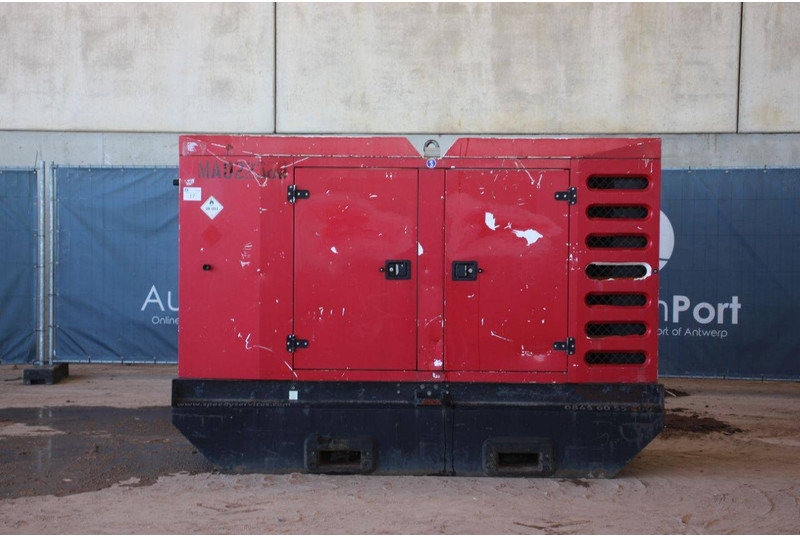 SDMO R110C3 - Elektroģenerators: foto 2 SDMO R110C3 - Elektroģenerators: foto 2