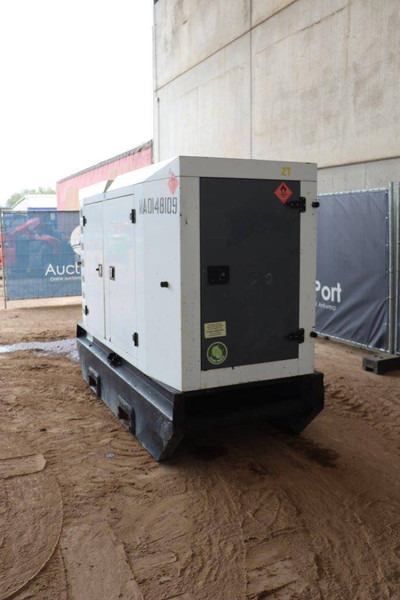 SDMO R90C3 - Elektroģenerators: foto 4 SDMO R90C3 - Elektroģenerators: foto 4