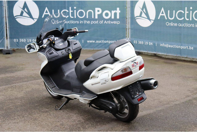 Suzuki Burgman 650 Executive - Motocikls: foto 4 Suzuki Burgman 650 Executive - Motocikls: foto 4