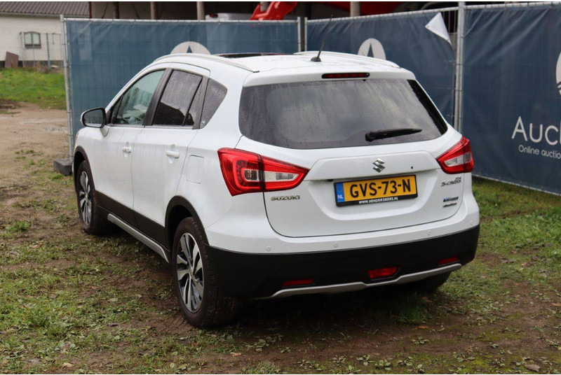 Suzuki SX4 - Sedans: foto 4 Suzuki SX4 - Sedans: foto 4