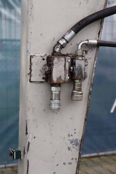 Riteņu ekskavators Takeuchi TB175W: foto 11 Riteņu ekskavators Takeuchi TB175W: foto 11