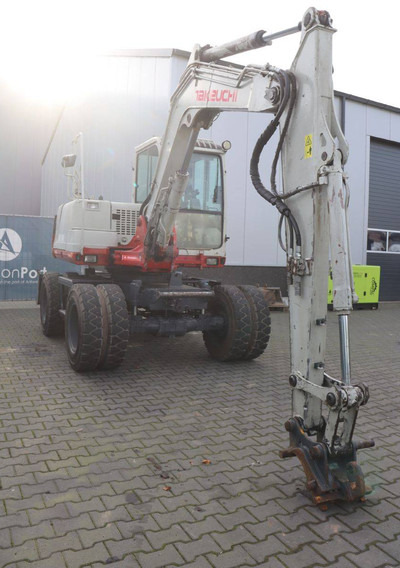 Riteņu ekskavators Takeuchi TB175W: foto 6 Riteņu ekskavators Takeuchi TB175W: foto 6