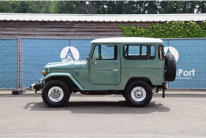 Toyota Land Cruiser FJ40 - Vieglā automašīna: foto 2 Toyota Land Cruiser FJ40 - Vieglā automašīna: foto 2