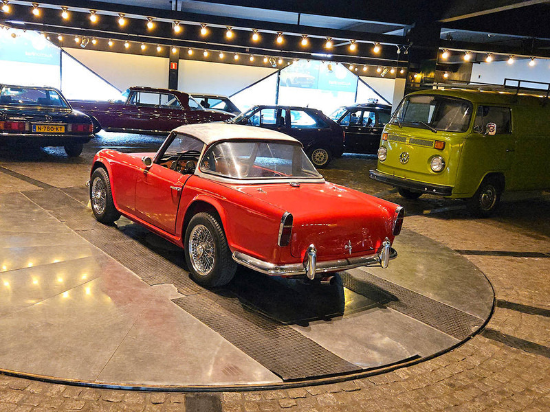 Triumph TR4 'Surrey Top' - Sedans: foto 3 Triumph TR4 'Surrey Top' - Sedans: foto 3