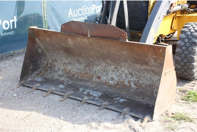 Ekskavators-iekrāvējs Volvo BL60B: foto 9 Ekskavators-iekrāvējs Volvo BL60B: foto 9