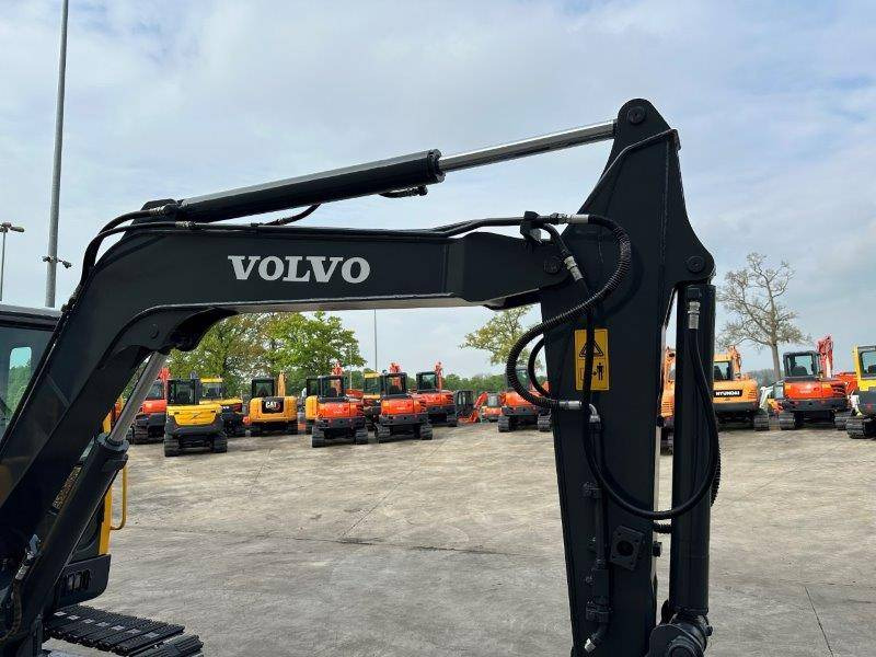 Kāpurķēžu ekskavators Volvo EC55B: foto 12