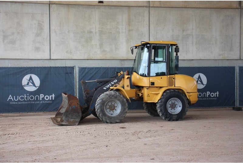 Volvo L30B-Z/X - Riteņu iekrāvējs: foto 1 Volvo L30B-Z/X - Riteņu iekrāvējs: foto 1