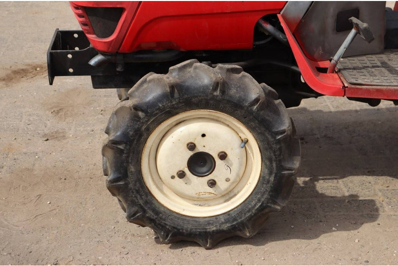 Traktors Yanmar: foto 9