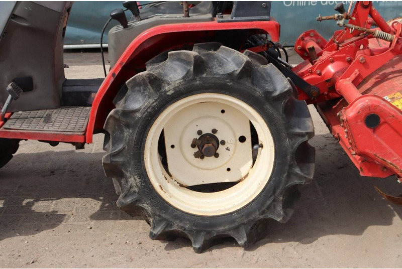 Traktors Yanmar: foto 10