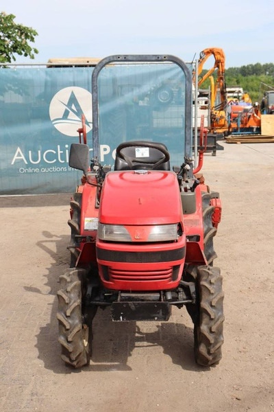 Traktors Yanmar: foto 7