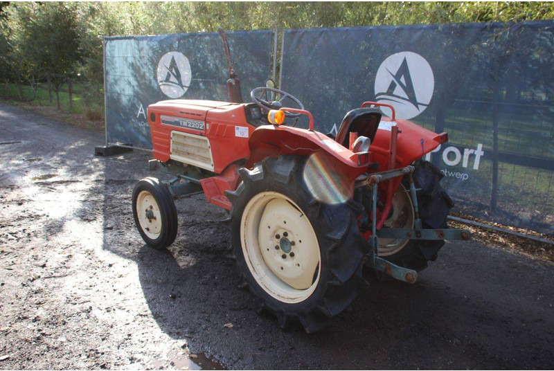 Yanmar YM2202 - Traktors: foto 3 Yanmar YM2202 - Traktors: foto 3