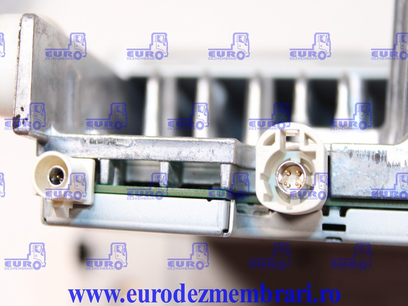 ELEMENT BORD UNITATE MULTIMEDIA AUS SCANIA SUPER 2906950, 2819280 - Mērinstrumentu panelis - Kravas automašīna: foto 5 ELEMENT BORD UNITATE MULTIMEDIA AUS SCANIA SUPER 2906950, 2819280 - Mērinstrumentu panelis - Kravas automašīna: foto 5