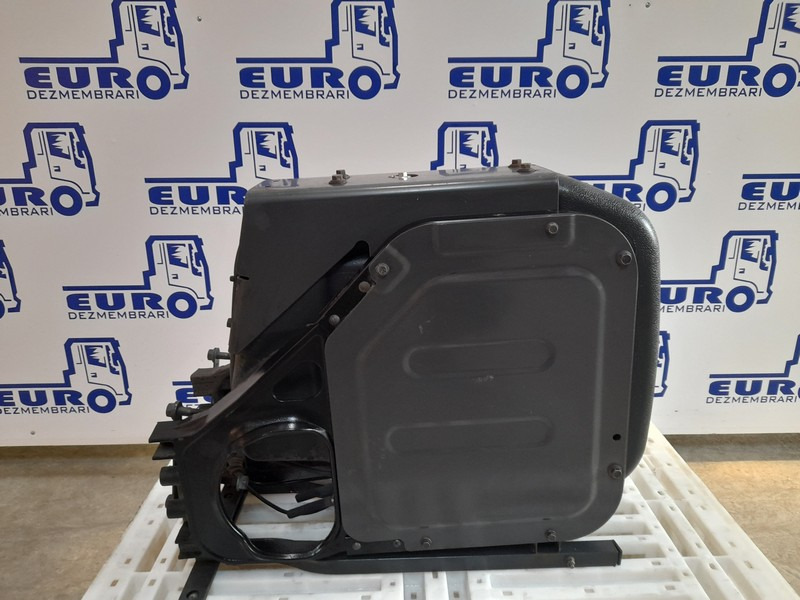 REZERVOR ADBLUE VOLVO 21143667 - AdBlue tvertne - Kravas automašīna: foto 1 REZERVOR ADBLUE VOLVO 21143667 - AdBlue tvertne - Kravas automašīna: foto 1