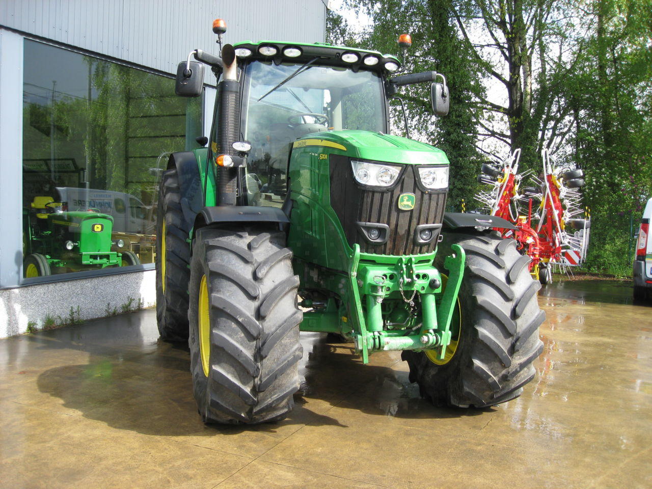 John Deere 6210R AUTOPOWER - Traktors: foto 1 John Deere 6210R AUTOPOWER - Traktors: foto 1