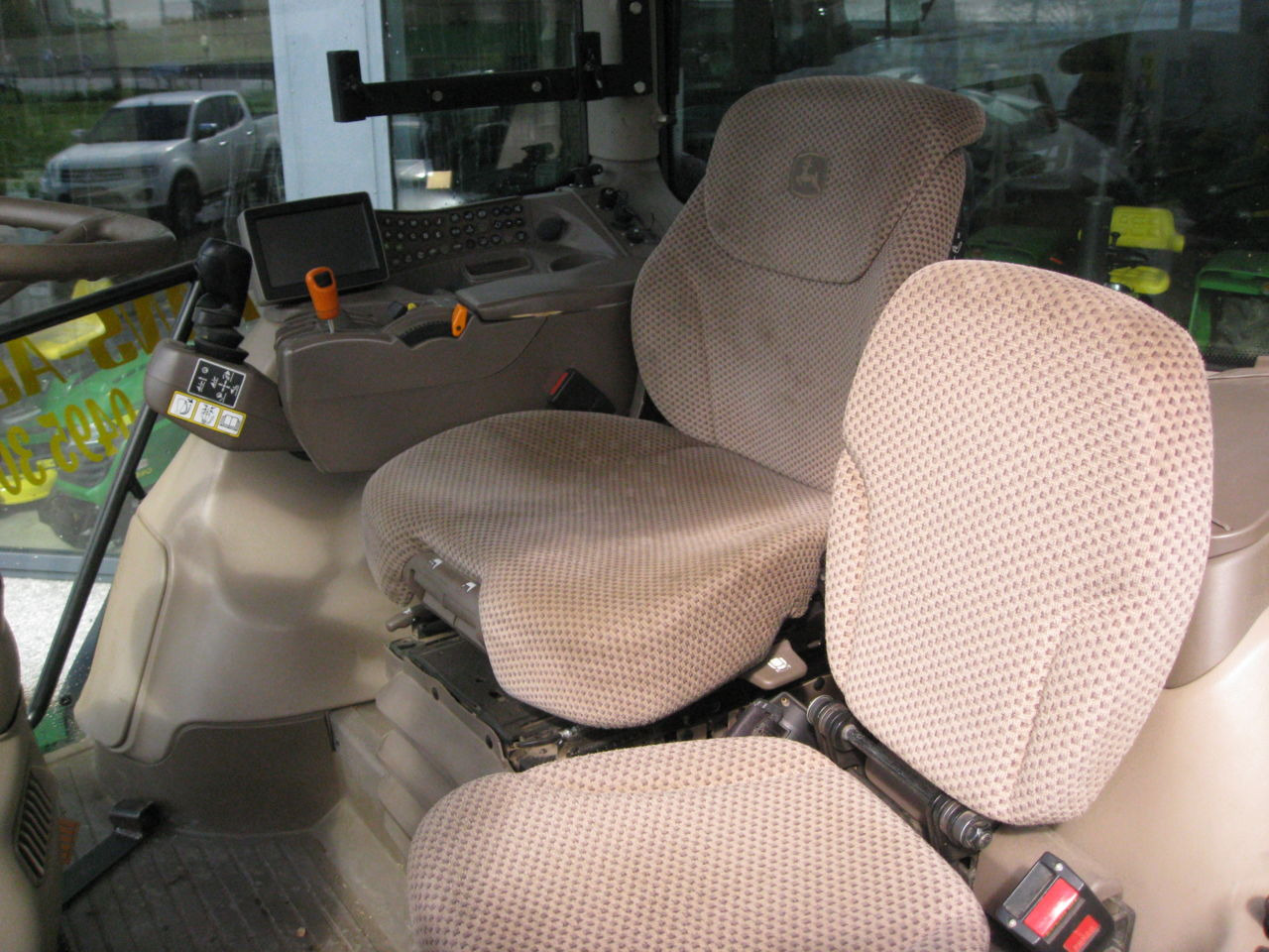 John Deere 6210R AUTOPOWER - Traktors: foto 4 John Deere 6210R AUTOPOWER - Traktors: foto 4