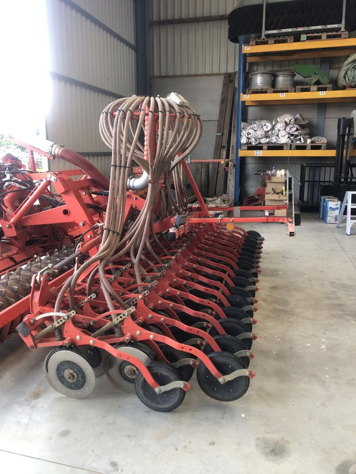 Kuhn VENTA TF1500 + Kuhn HR4004DR - Kombinētā sējmašīna: foto 1 Kuhn VENTA TF1500 + Kuhn HR4004DR - Kombinētā sējmašīna: foto 1