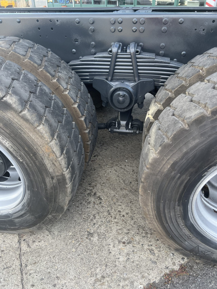 CAMION VOLQUETE IVECO TRAKKER 450 6X6 - Kravas automašīna pašizgāzējs: foto 3 CAMION VOLQUETE IVECO TRAKKER 450 6X6 - Kravas automašīna pašizgāzējs: foto 3