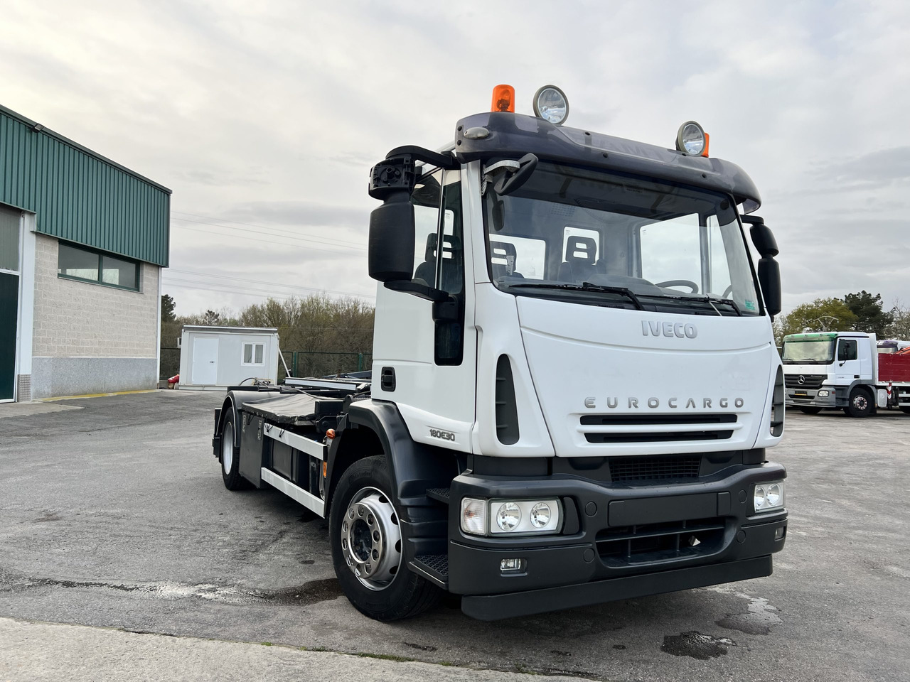 Šasija kravas automašīna IVECO 300 EN CHASIS: foto 8