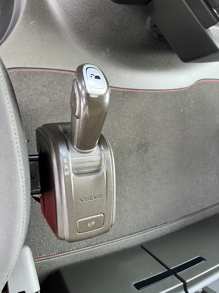 Camion Volvo 540 en chasis con retarder - Šasija kravas automašīna: foto 4 Camion Volvo 540 en chasis con retarder - Šasija kravas automašīna: foto 4