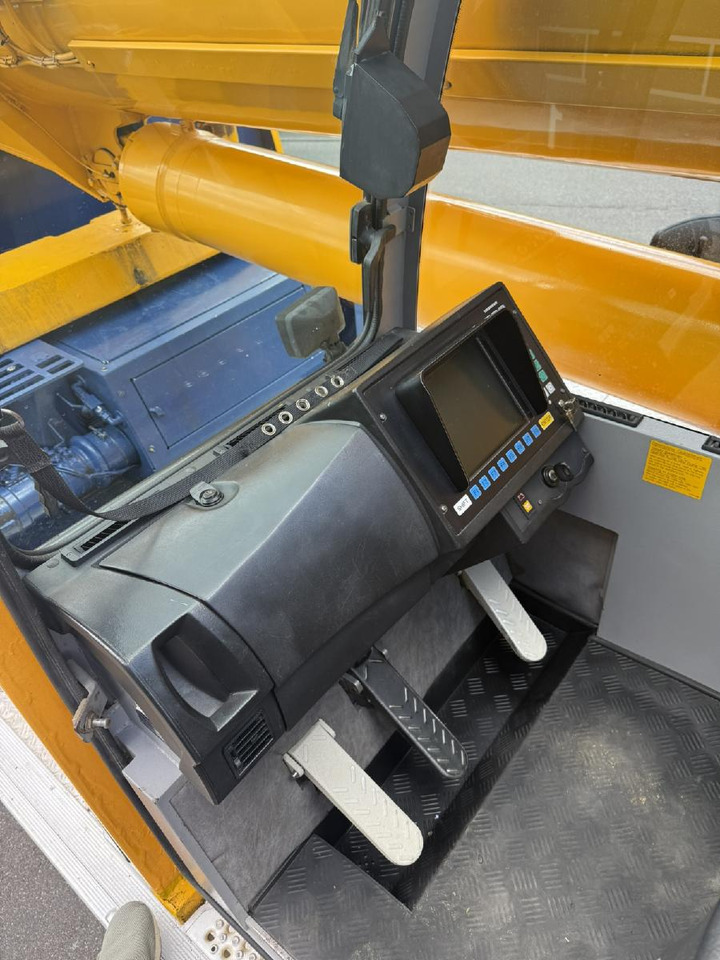 Autoceltnis Liebherr LTM 1055-3.1 (05 - 055 855) | 6 x 6: foto 25