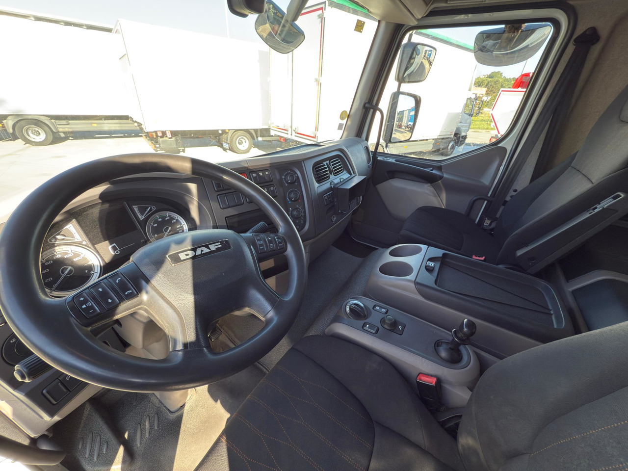 DAF LF 290 FA E6 (VAN) - Kravas automašīna ar slēgto virsbūvi: foto 5 DAF LF 290 FA E6 (VAN) - Kravas automašīna ar slēgto virsbūvi: foto 5
