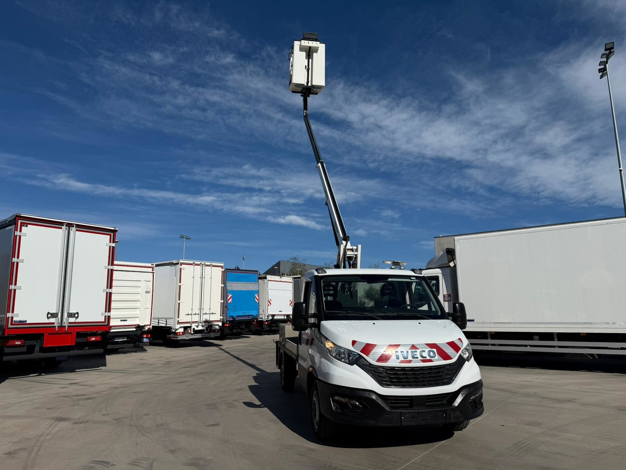 IVECO 35S14 Daily E6 (Basket) - Autopacēlājs: foto 4 IVECO 35S14 Daily E6 (Basket) - Autopacēlājs: foto 4