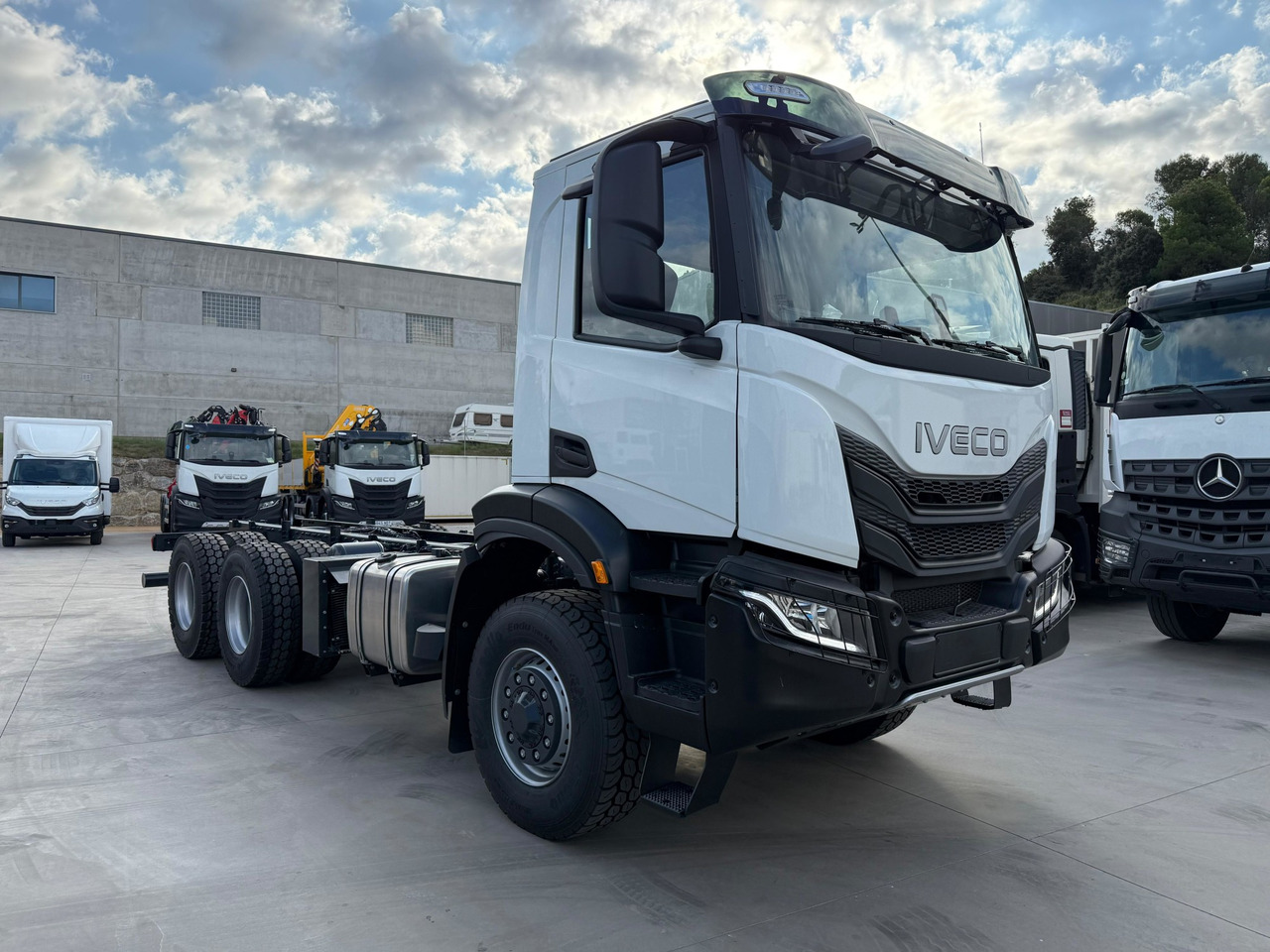 IVECO AD300X46Z OFF X-Way E6 (Chassis) - Šasija kravas automašīna: foto 2 IVECO AD300X46Z OFF X-Way E6 (Chassis) - Šasija kravas automašīna: foto 2