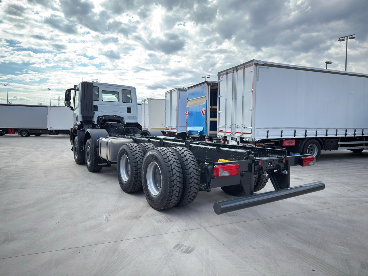IVECO AD410T50 T-WAY 8x4 E6 (Chassis) - Šasija kravas automašīna: foto 4 IVECO AD410T50 T-WAY 8x4 E6 (Chassis) - Šasija kravas automašīna: foto 4