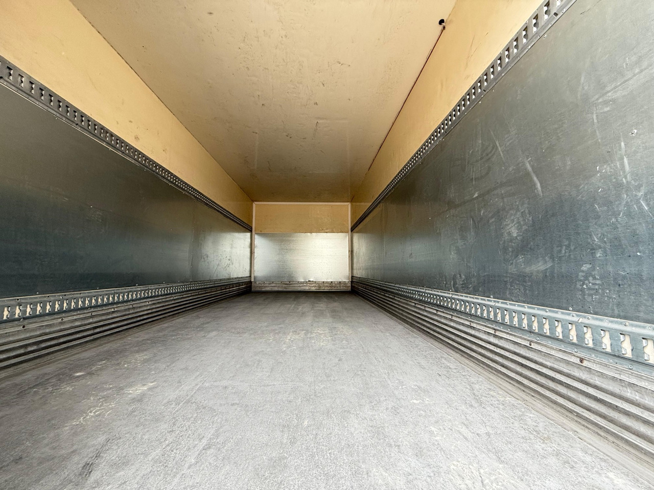 IVECO ML180E28P Eurocargo E5 (Isothermal) - Izometriskais kravas automašīna: foto 5 IVECO ML180E28P Eurocargo E5 (Isothermal) - Izometriskais kravas automašīna: foto 5