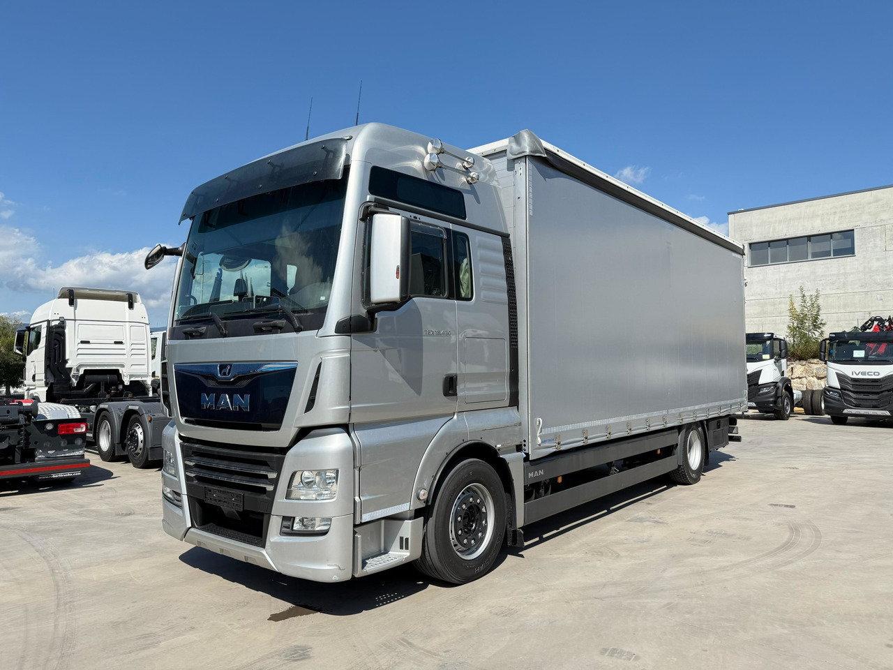 MAN 18.430 LL TGX E6 (Tauliner) - Kravas automašīna ar tentu: foto 1 MAN 18.430 LL TGX E6 (Tauliner) - Kravas automašīna ar tentu: foto 1