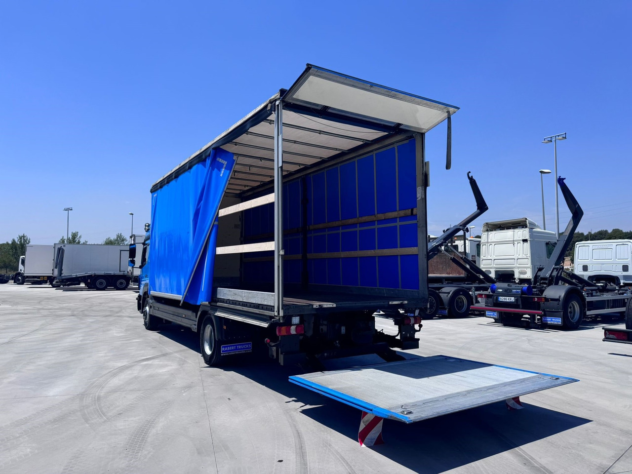 MERCEDES BENZ 13.30L Atego E6 (Tauliner) - Kravas automašīna ar tentu: foto 4 MERCEDES BENZ 13.30L Atego E6 (Tauliner) - Kravas automašīna ar tentu: foto 4